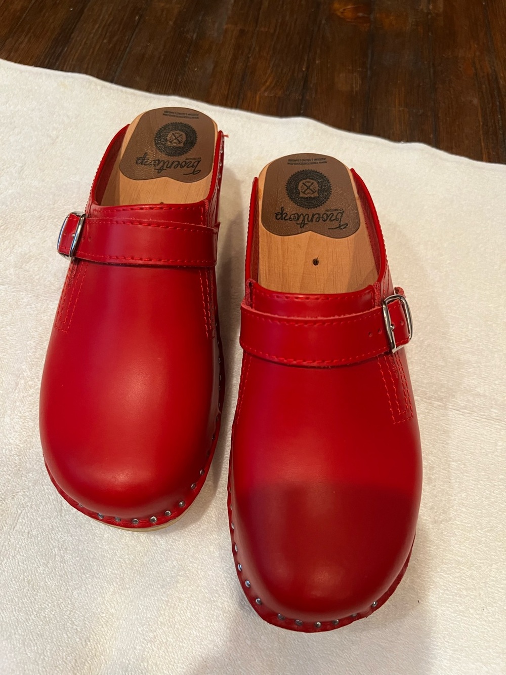Women’s Troentorp red leather clog in like new condition